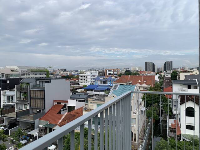 Sky Terrace 2 bedrooms w Rooftop pool, jacuzzi , garden, near Kembangan MRT EW green line