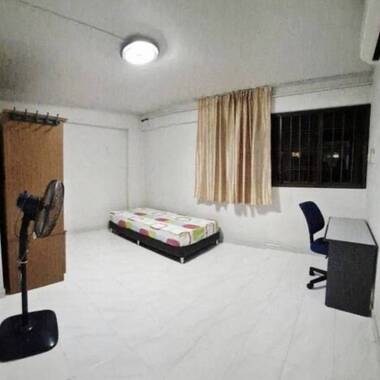 Near Tampines East MRT! Common room at 451 tampines street 42 for rent! Aircon wifi!