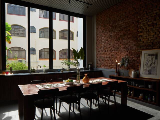 Slate Studio | Ensuite + Large Windows | 9 Min to MRT (Geylang)