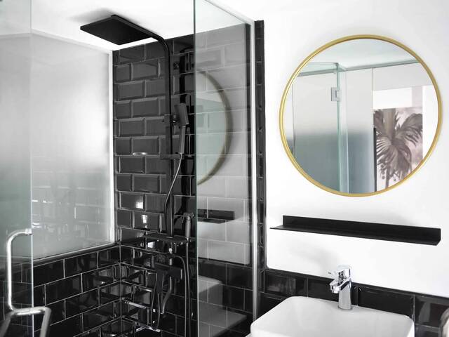 Chatsworth Studio | King Bed | Walk to MRT & City Square (Jalan Besar)