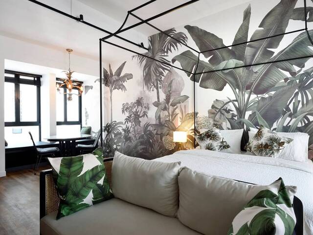 Oxley Studio | 444 Sq Ft | King Bed + Bathtub | MRT (Geylang)