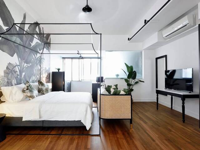 Oxley Studio | 444 Sq Ft | King Bed + Bathtub | MRT (Geylang)