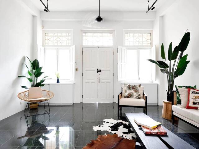 Oxley Studio | 444 Sq Ft | King Bed + Bathtub | MRT (Geylang)