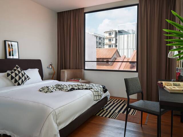 Figment | Taupe Studio | Top Floor Ensuite | Alexandra House