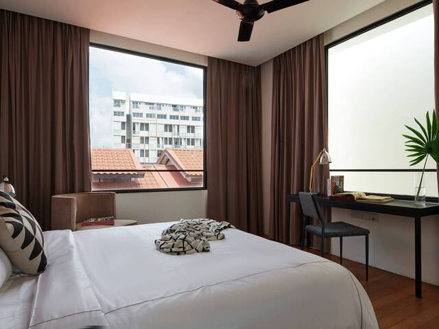 Figment | Taupe Studio | Top Floor Ensuite | Alexandra House