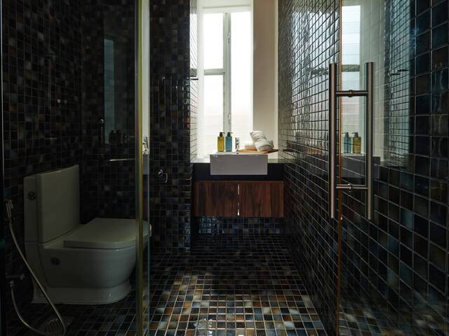 Figment | Taupe Studio | Top Floor Ensuite | Alexandra House