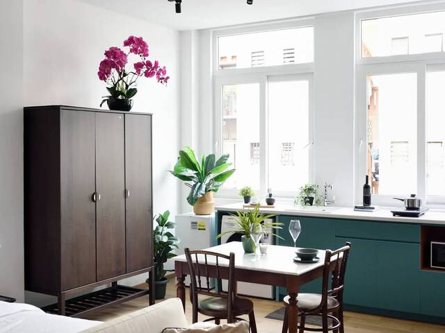 Furnished Ensuite Studio w/ Kitchenette – Farrer Park MRT