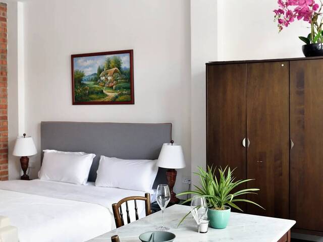 Furnished Ensuite Studio w/ Kitchenette – Farrer Park MRT