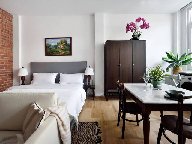 Furnished Ensuite Studio w/ Kitchenette – Farrer Park MRT