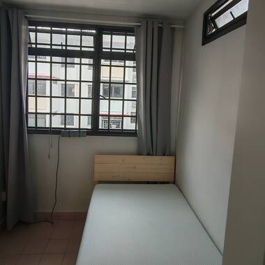 Small room near bradell mrt