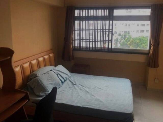 Whole room rental (Non aircon) - You take the whole room.