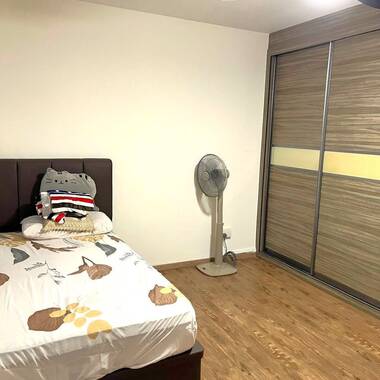 Common room. For rent at Blk 341 Bukit Batok Street 34. Near to Bukit Gombak MRT. no agent fee