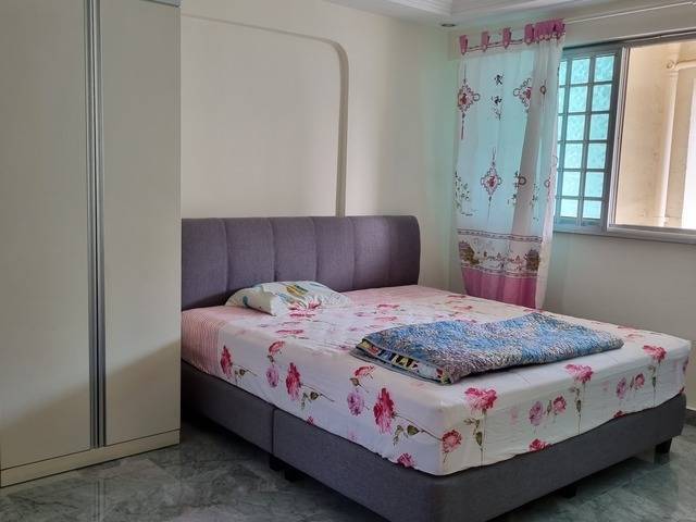 Immaculate & spacious Master Bedroom (2 pax) with King size bed and en-suite bathroom