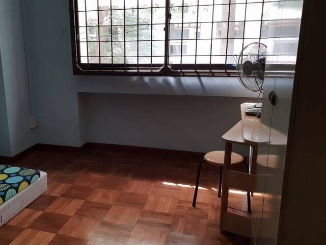 Common room at 659 woodlands ring road for rent! Aircon wifi!