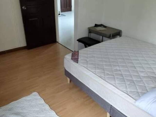 Near Mayflower MRT! Common room at 114 ang mo kio avenue 4 for rent! Aircon wifi! Cooking allowed!