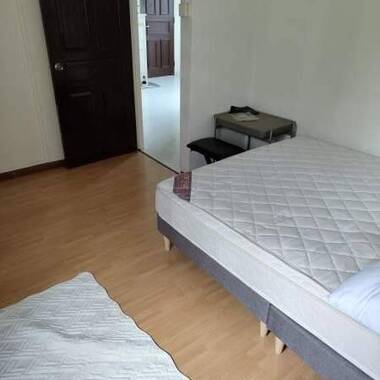 Near Mayflower MRT! Common room at 114 ang mo kio avenue 4 for rent! Aircon wifi! Cooking allowed!