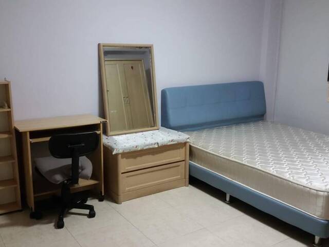 Blk 82 Commonwealth Close - $1,000 for COUPLE ( aircon +wifi )