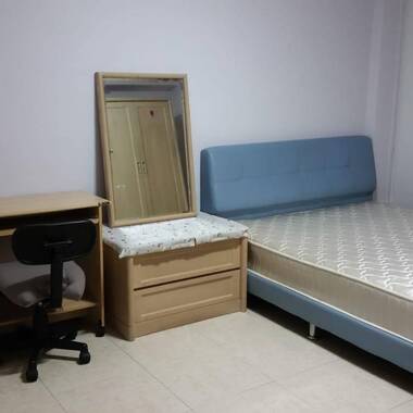Blk 82 Commonwealth Close - $1,000 for COUPLE ( aircon +wifi )