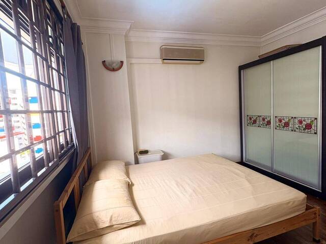 Blk 505 Woodlands - $900 for 1 lady (AIRCON + WIFI) ; $1200 for couple / 2 ladies