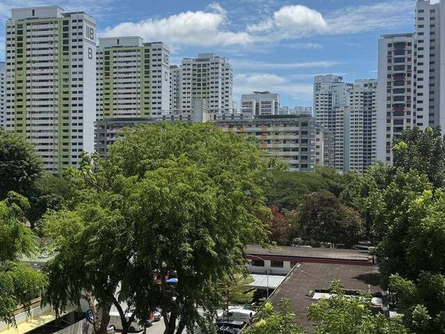 Blk 109 Jalan Bt Merah - $800 for 1 guy (WiFi) - CORNER ROOM