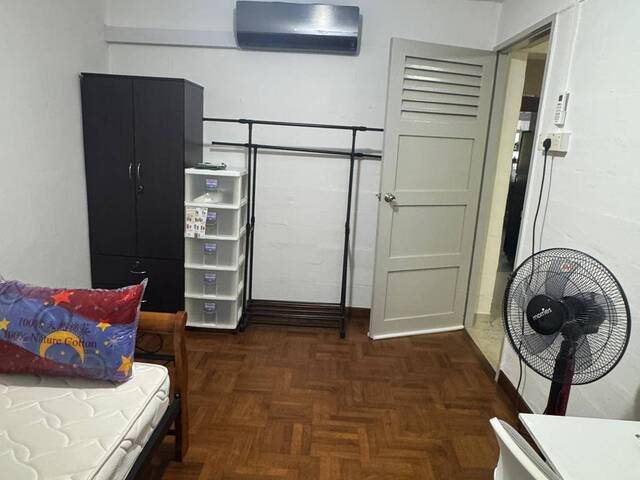 Blk 128 Bt Merah View - $900 for 1 guy - NEW AIRCON, NO WIFI