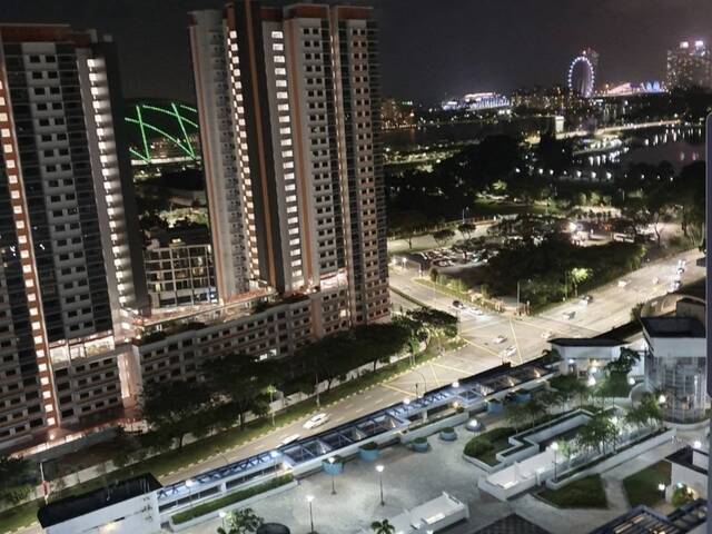 Beautiful View facing MBS, High floor Common room, Breezy