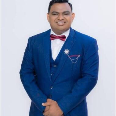 Gob is looking for a room in Bugis