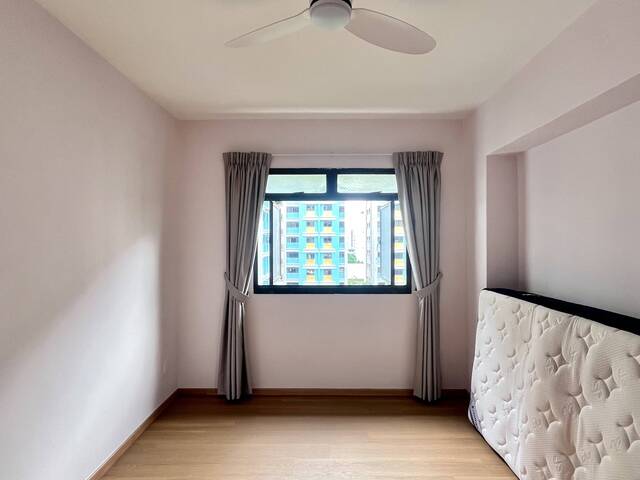 Renovated, spacious common room of 12.4sqm