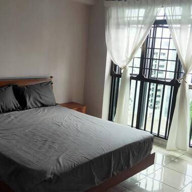 Master Bedroom 6min to Admiralty MRT, quiet, 3 min to nearby eatery, 24/7 supermarket