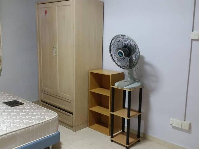 Blk 82 Commonwealth Close - $1,000 for COUPLE ( aircon +wifi )