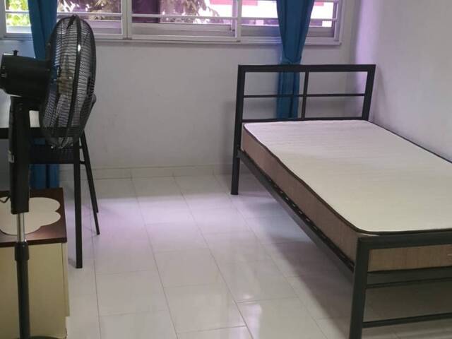 HOUGANG MRT (NE14) - COMMON ROOM FOR SINGLE MALE