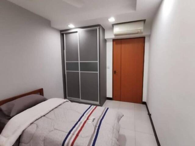 Common Room at 571b Woodlands Avenue 1 Champions Court