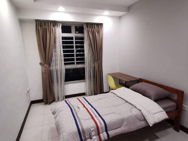 Common Room at 571b Woodlands Avenue 1 Champions Court