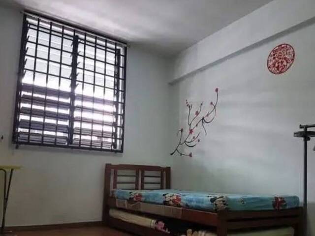 Common room at 59 circuit road for rent! Aircon wifi!