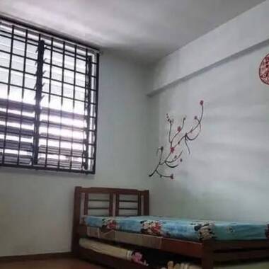 Common room at 59 circuit road for rent! Aircon wifi!