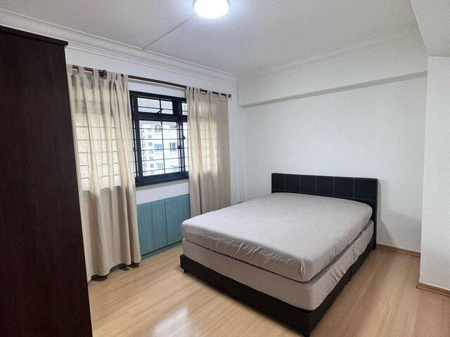 Room Available for Rent Starting 1st April 2026. Very Convenient Location!