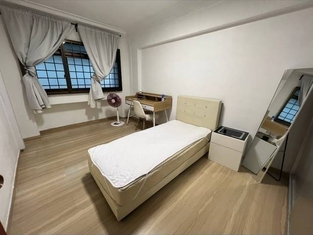 Common Room Rental - 100 Steps from Hougang 1 Shopping Mall - $750