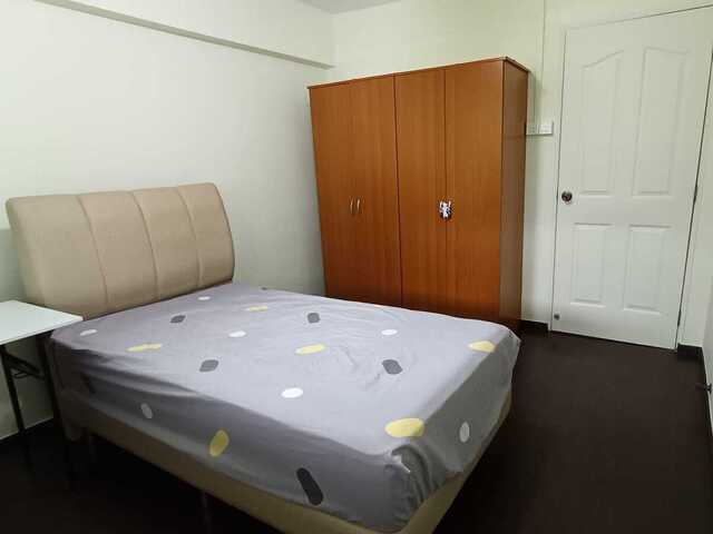 Ang Mo Kio Ave 3 Blk 343 Room for rent.