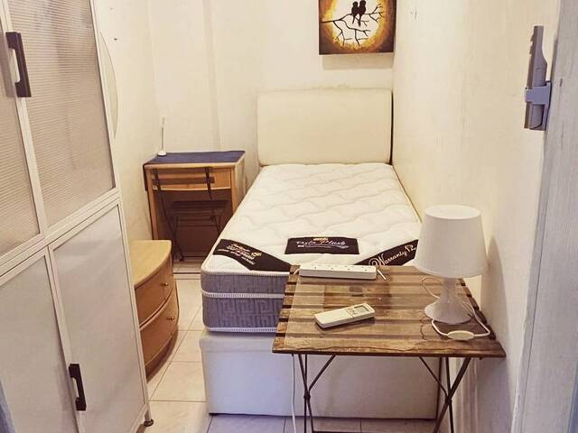 near NUS pasir panjang MRT common room