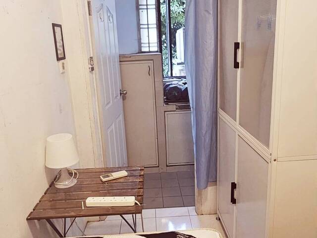 near NUS pasir panjang MRT common room