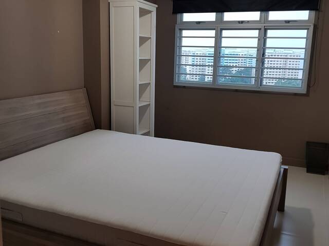 Spacious Common Room Available for Rent Near Admiralty MRT –