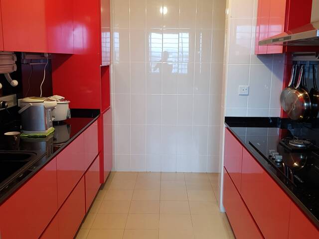 Spacious Common Room Available for Rent Near Admiralty MRT –