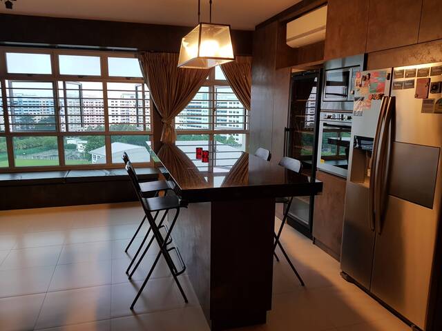 Spacious Common Room Available for Rent Near Admiralty MRT –