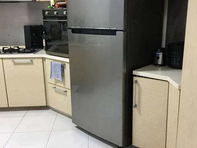 Room for rent / Marymount, Caldecott MRT / Common room / 1pax stay / Available IMMEDIATELY