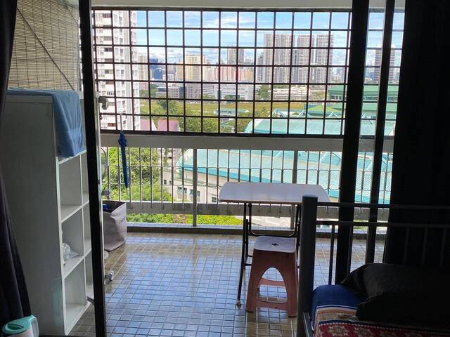 Room for rent / Marymount, Caldecott MRT / Common room / 1pax stay / Available IMMEDIATELY
