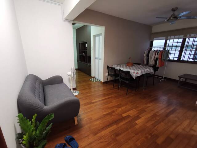 Room for rent / Marymount, Caldecott MRT / Common room / 1pax stay / Available IMMEDIATELY