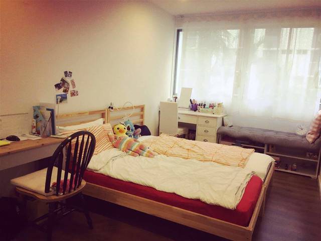Looking for a Female Roomate to share the room at Pasir Ris ( East of Singapore)
