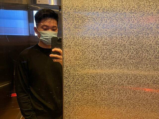 Arthur is looking for a room in Bugis