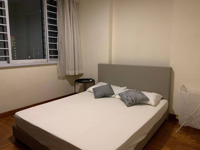 Cosy Comfortable Clean Convenient Condo Room in Kallang