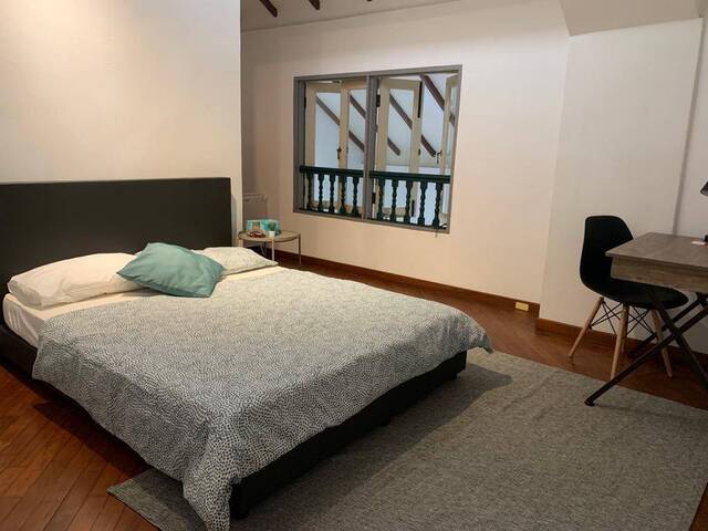 Hassle Free En-suite Room Experience in Central SG with MRT, Malls and Eateries at your Door Steps